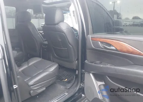 2015 Cadillac Escalade Esv Premium z USA, uszkodzony, nr VIN 1GYS4TKJ7FR693961